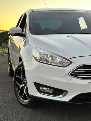 FORD FOCUS 2.0 TITANIUM FASTBACK 16V FLEX 4P POWERSHIFT